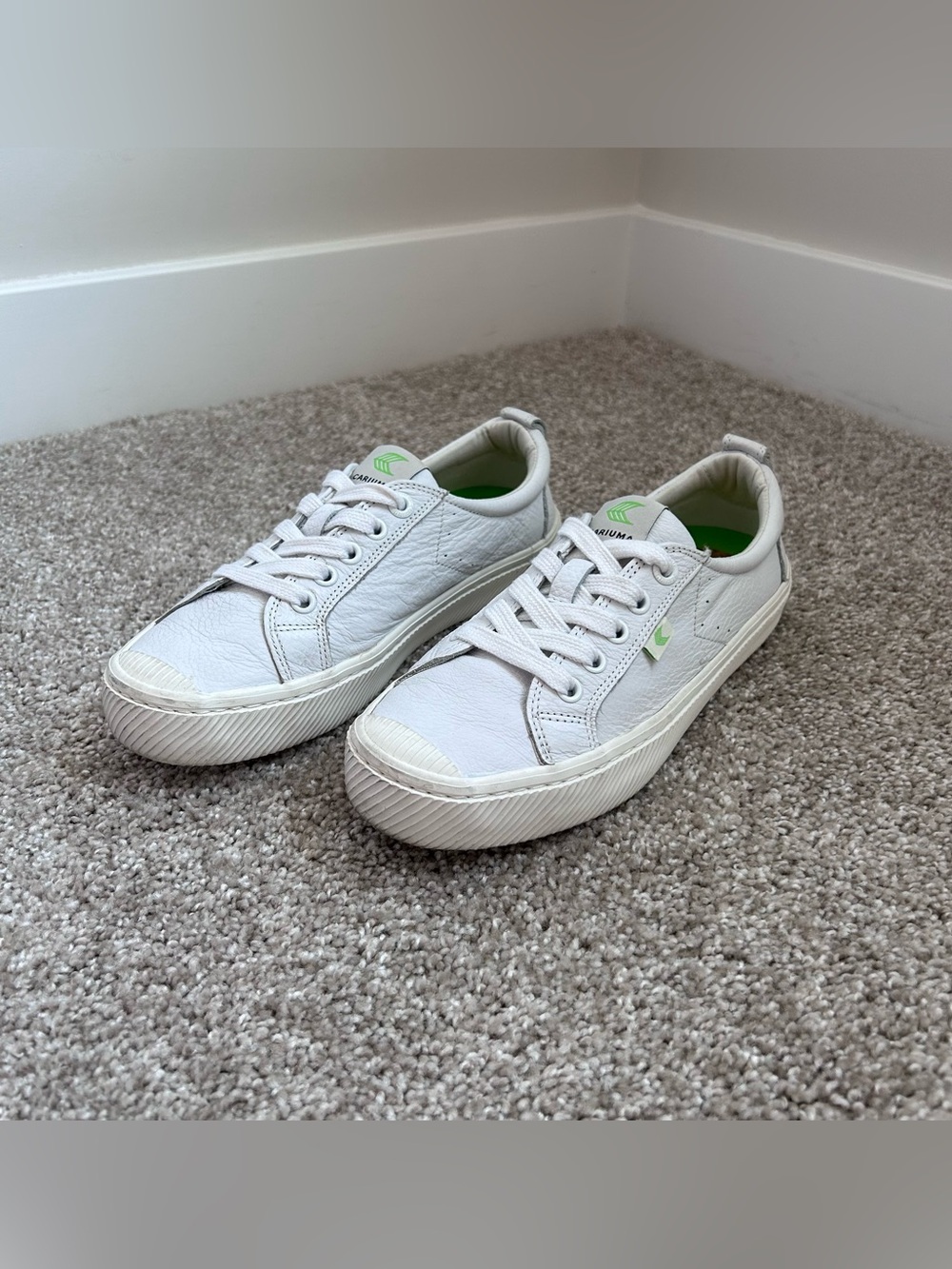 CARIUMA OCA Low White Premium Leather Sneakers Women's 7 Men's 5.5 Comfort